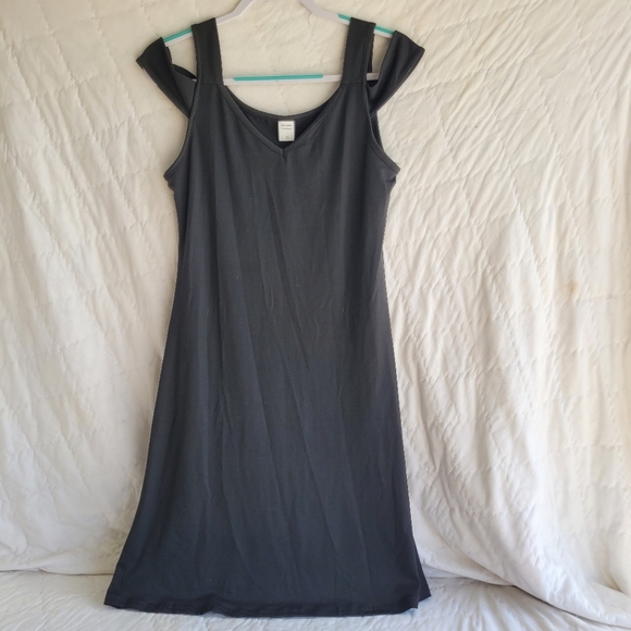 Composition Black Knit V Neck Cold Shoulder Dress Size M Knee Length NWOT - Picture 1 of 4